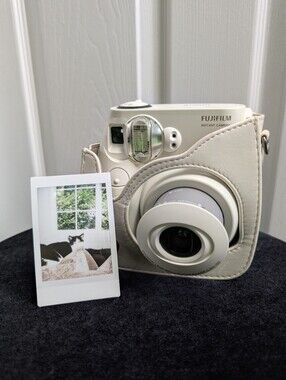 White Fujifilm Instax Mini 7S